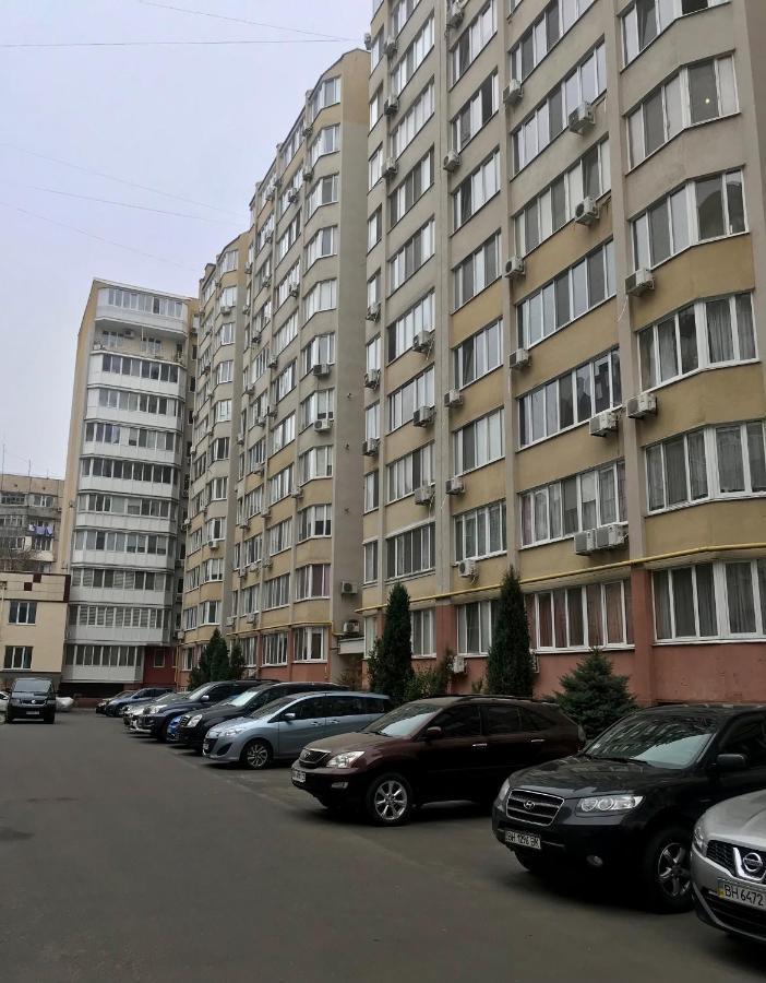 Apartments & Vernissage On Kostandi Street Odesa Exterior photo